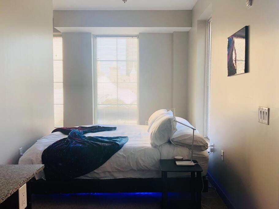 קולומבוס King Size Studio In Heart Of Downtown מראה חיצוני תמונה
